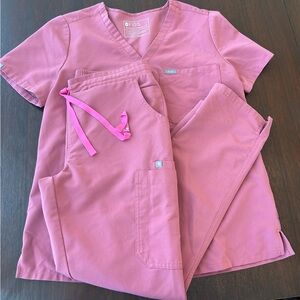 Women's Petite Skinny Scrub Set